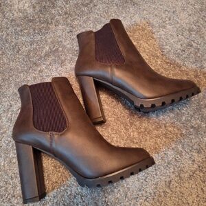 Ada Chocolate Heeled Boots
